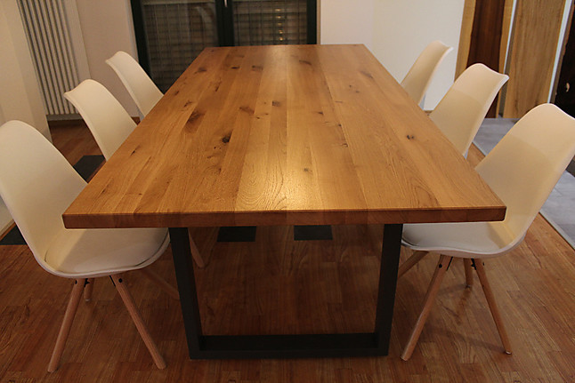 Esstische Massivholz-Tisch Eiche astig (auch mit Baumkante erhältlich