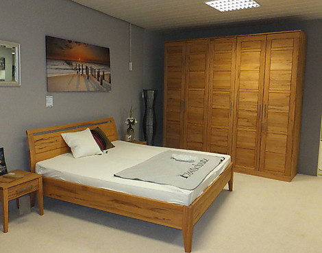 Drehtüren-Kleiderschrank, Doppelbett und Nachttische - Schlafzimmer "Casera"
