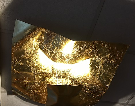 Crash - Wunderschöne Leuchte von Knikerboker aus Gold